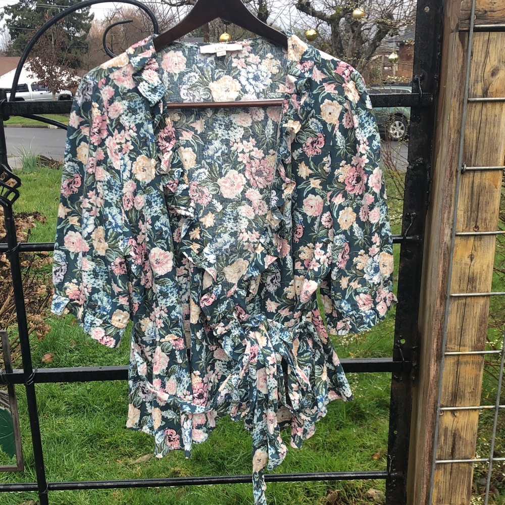 Loft green and pink floral top with ruffles and a tie at the waist size XL